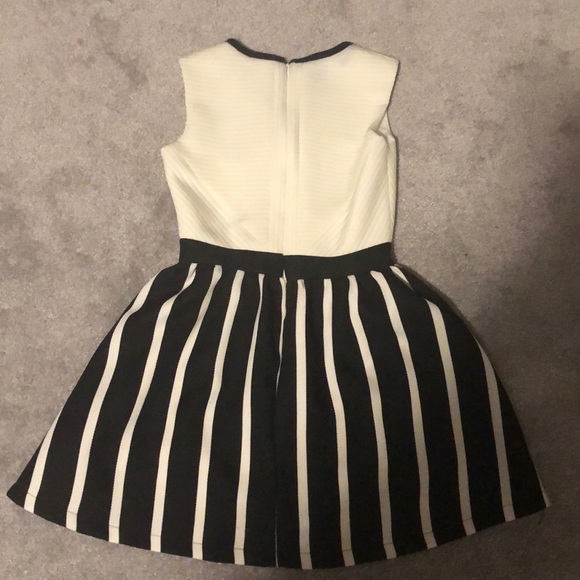 Black and white stripe dress - Picture 2 of 2